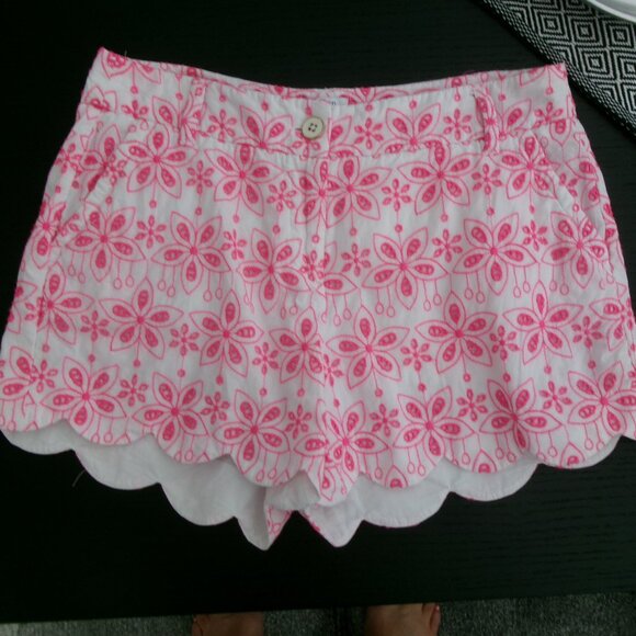 Like New Crown & Ivy Scalloped Hem Eyelet Shorts Pink and White 6 - Picture 1 of 8